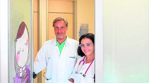 El jefe de pediatría, Fernando Centeno y la neonatóloga, María Samaniego